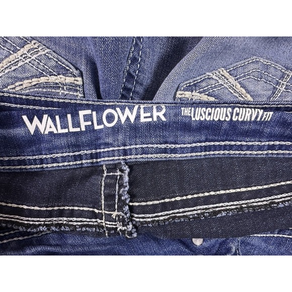 Wallflower Lucious Curvy Fit Women Blue Jeans 11 SHORT Medium Wash 28 x 28 - Picture 5 of 13